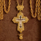 Collar Crucifijo Pectoral Grande y Ornamentado con Corona: Majestad Sagrada y Redención