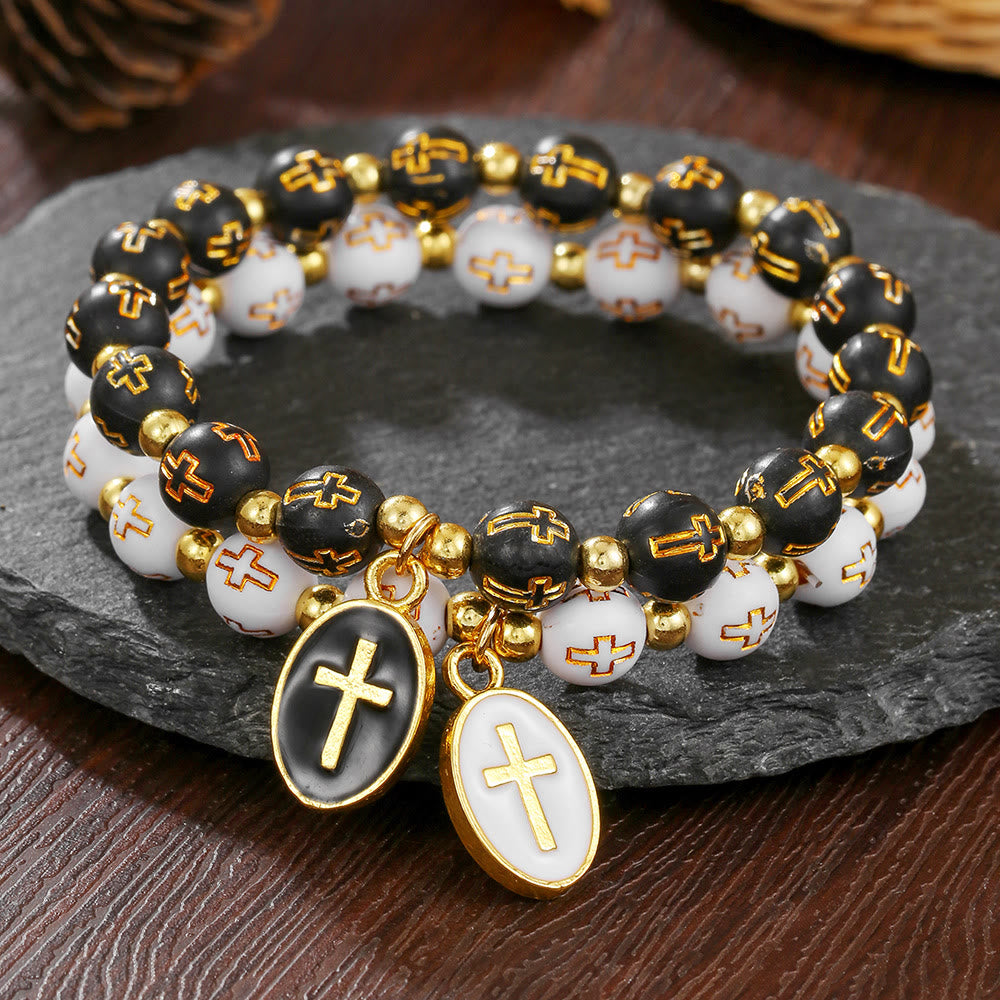 Pulsera de Cuentas de Acrílico Bicolor con Dije de Cruz Esmaltada: Fe Sagrada Diaria