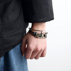 Pulsera de Cuero "Dios me Bendiga" con Manos Orando y Detalles de Metal