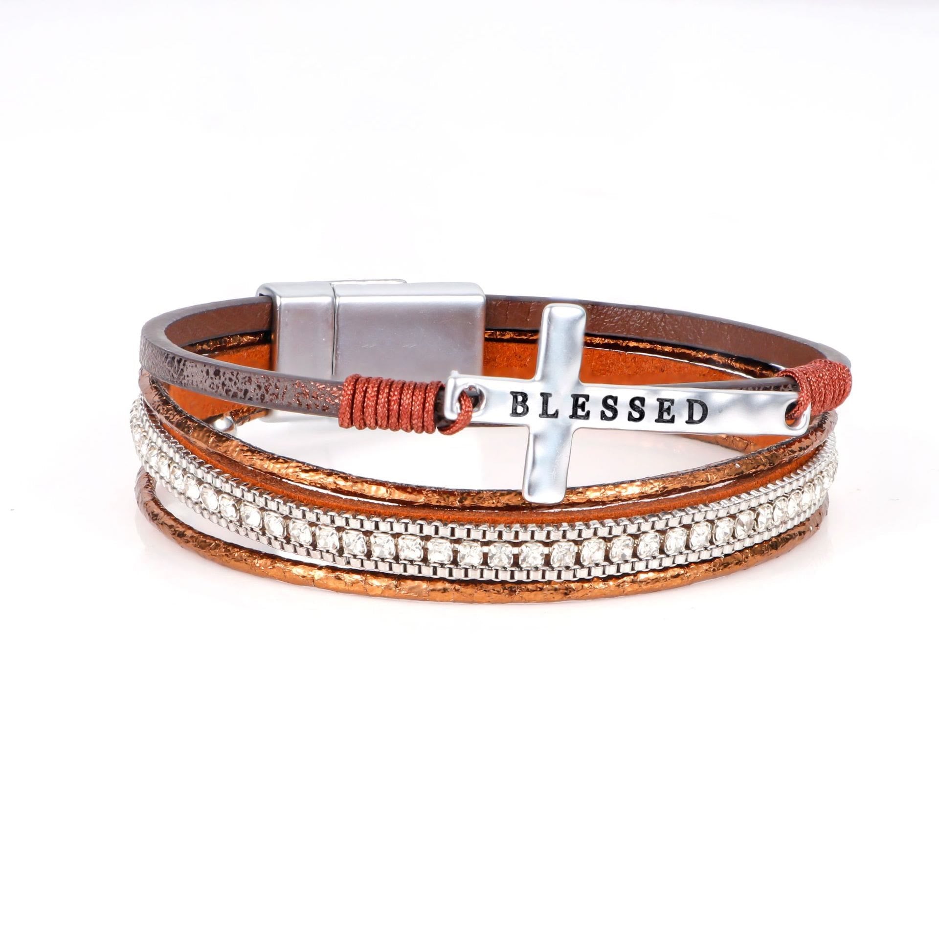 Pulsera de Cuero Multicapa "BENDECIDO" con Cruz y Circonia: Gracia Divina y Gozo Espiritual