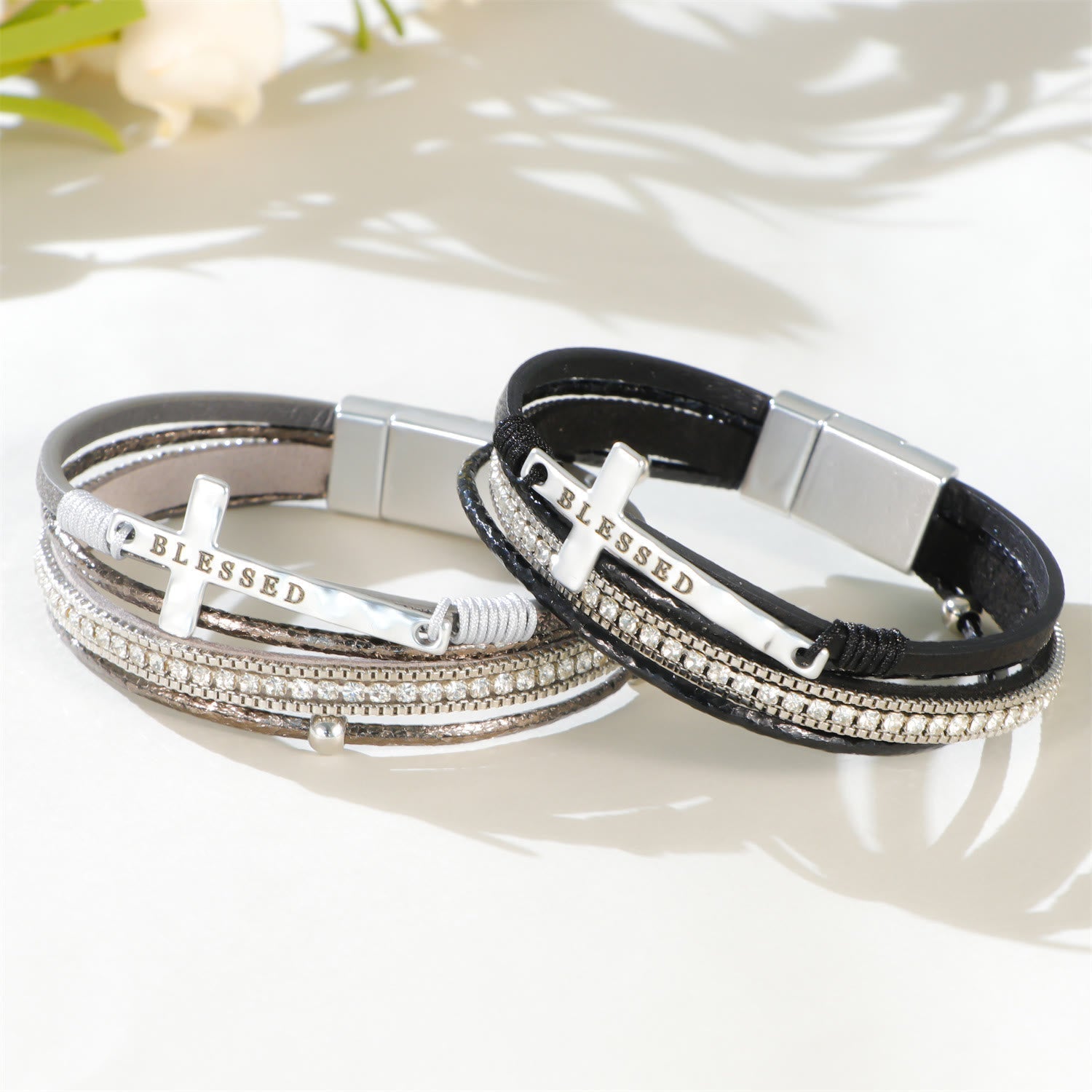 Pulsera de Cuero Multicapa "BENDECIDO" con Cruz y Circonia: Gracia Divina y Gozo Espiritual