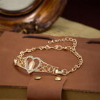 Pulsera de la Virgen en Filigrana Dorada con Halo de Circonia: Devoción Mariana y Gracia Divina