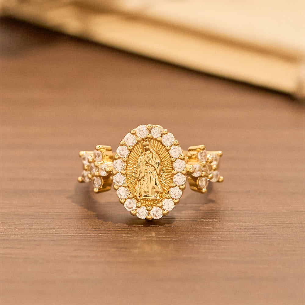 Anillo Dorado de la Virgen con Detalles Florales y Halo de Circonia