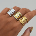 Anillo de Banda con Marco Calado de la Virgen Tricolor: Símbolo de Luz Divina y Devoción