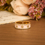 Set de Anillos Flor de Lis de Esmalte con Cruz de Circonia: Emblema de Pureza y Redención Divinas