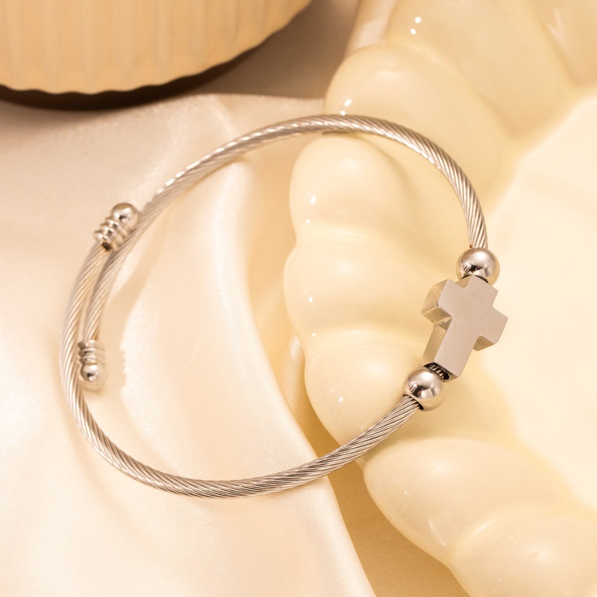 Pulsera de Devoción Diaria con Medalla Milagrosa y Dije Cruz de San Benito