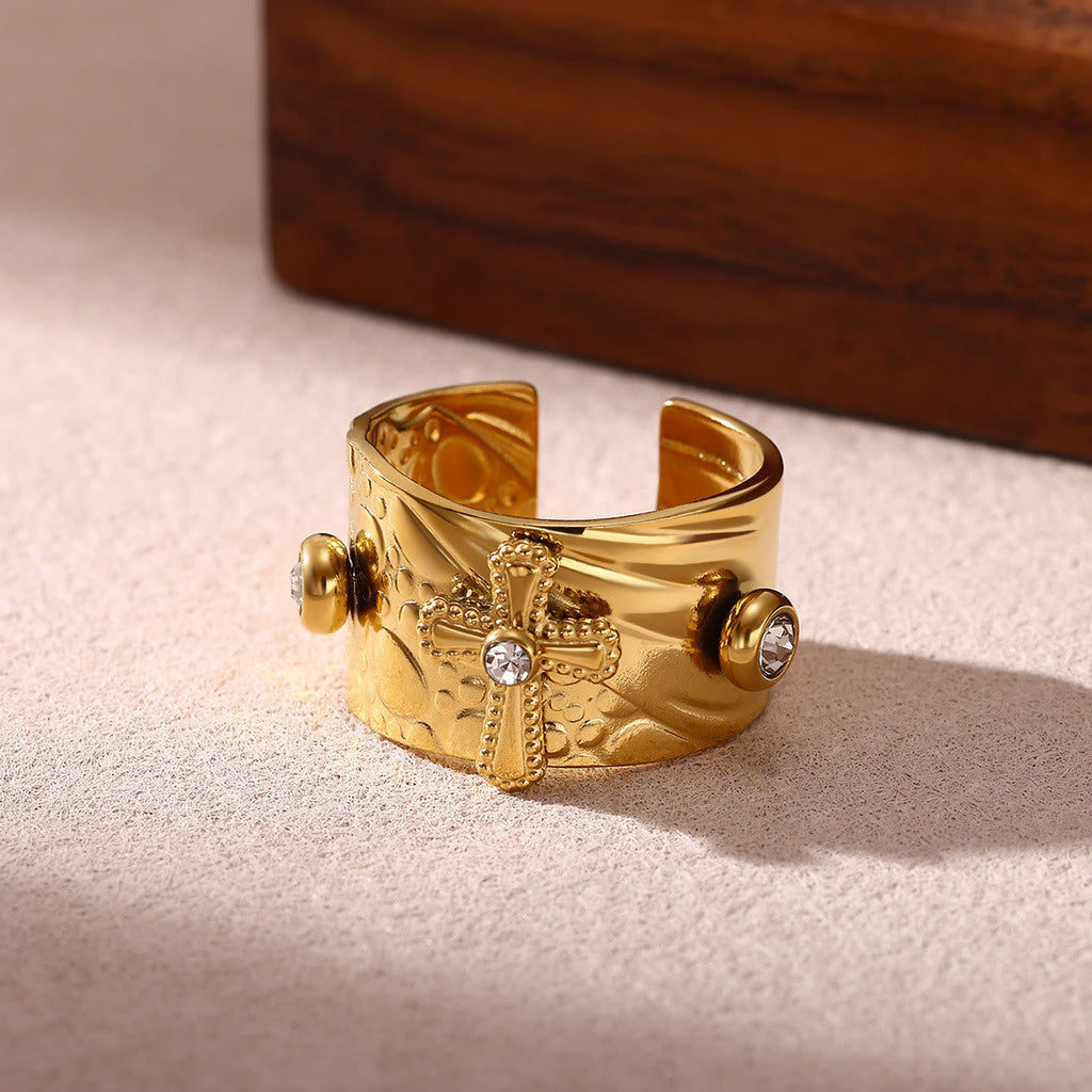 Anillo de Devoción de Banda Ancha Cruz de la Redención con Circonita