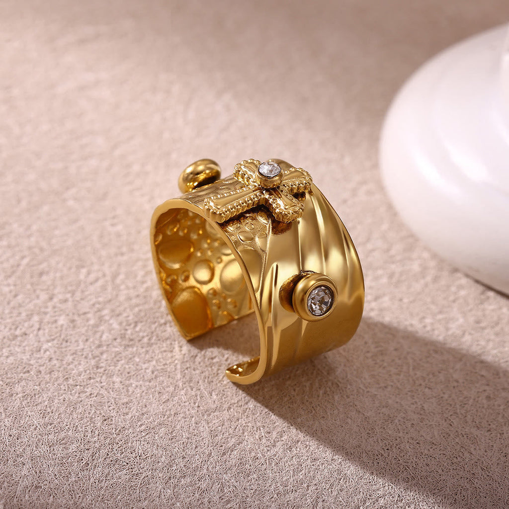 Anillo de Devoción de Banda Ancha Cruz de la Redención con Circonita