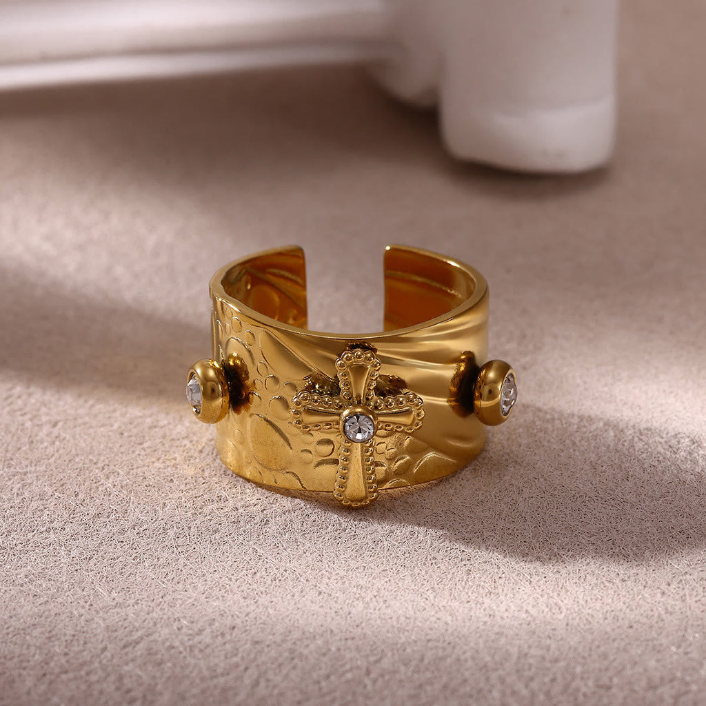 Anillo de Devoción de Banda Ancha Cruz de la Redención con Circonita