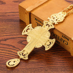 Collar con Dije de Cruz Ortodoxa Ornamentada con Gemas: Emblema de Redención y Gloria Divina