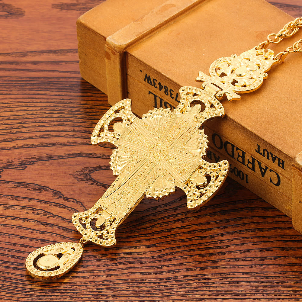 Collar con Dije de Cruz Ortodoxa Ornamentada con Gemas: Emblema de Redención y Gloria Divina