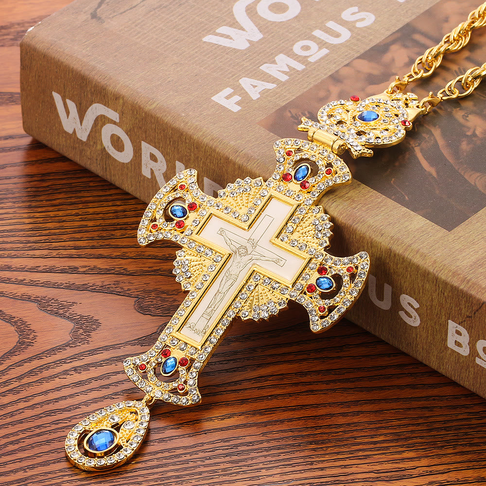 Collar con Dije de Cruz Ortodoxa Ornamentada con Gemas: Emblema de Redención y Gloria Divina