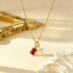 Collar de Fe con Cruz Sagrada y Dije de Gema Rectangular: Símbolo de Gracia Divina y Devoción