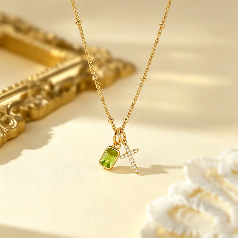 Collar de Fe con Cruz Sagrada y Dije de Gema Rectangular: Símbolo de Gracia Divina y Devoción