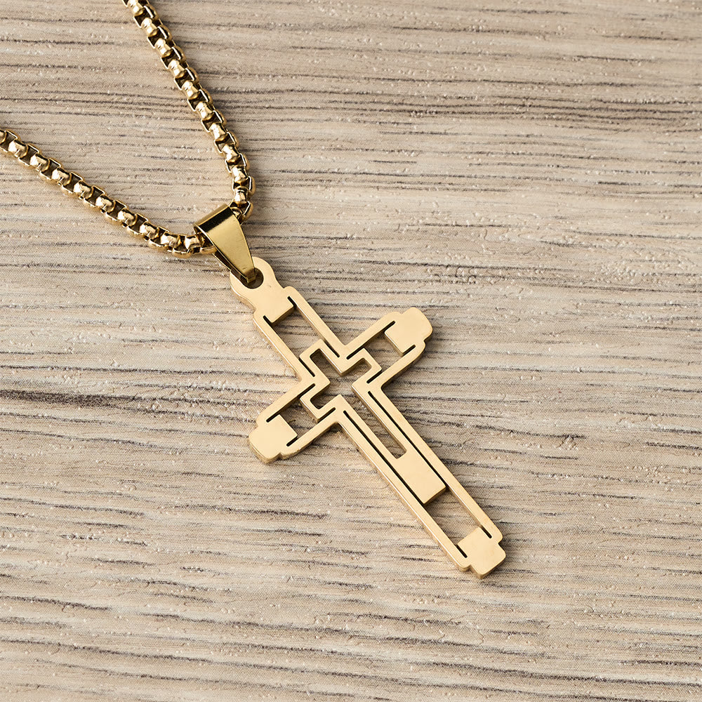 Collar Llamativo de Cruz Geométrica Calada: Emblema de Devoción y Guía Espiritual