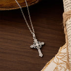 Collar Brillante de Cruz Geométrica: Símbolo de Esperanza Eterna y Protección Divina