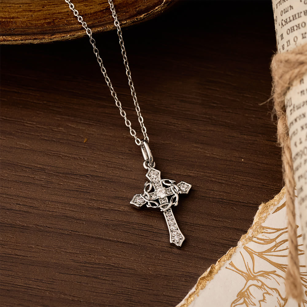 Collar Brillante de Cruz Geométrica: Símbolo de Esperanza Eterna y Protección Divina