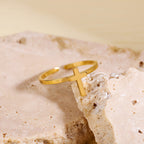 Anillo Abierto de Cruz Minimalista: Símbolo de Fe Devota y Gracia Espiritual