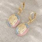 Aretes Colgantes Ovalados de Virgen Ornamentados: Gracia Maternal y Protección Divina
