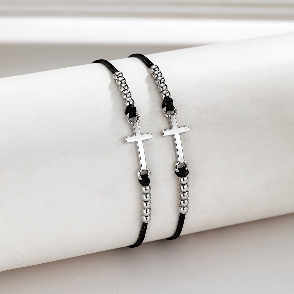 Pulsera de Cuentas con Cruz Intrincada: Tejida con Fe, Gracia y Amor Firme
