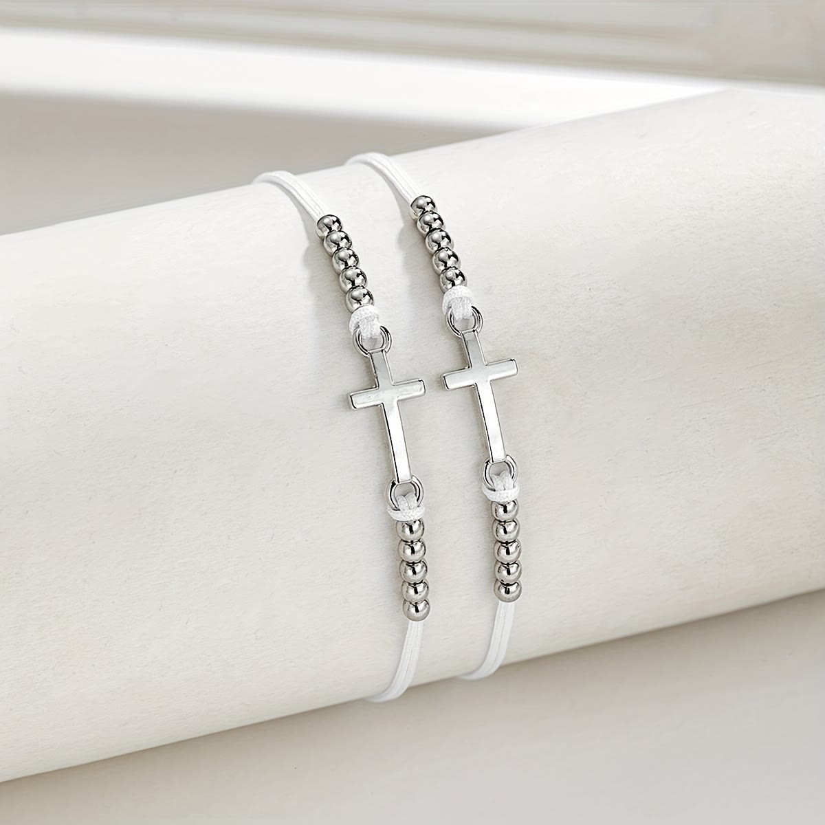 Pulsera de Cuentas con Cruz Intrincada: Tejida con Fe, Gracia y Amor Firme