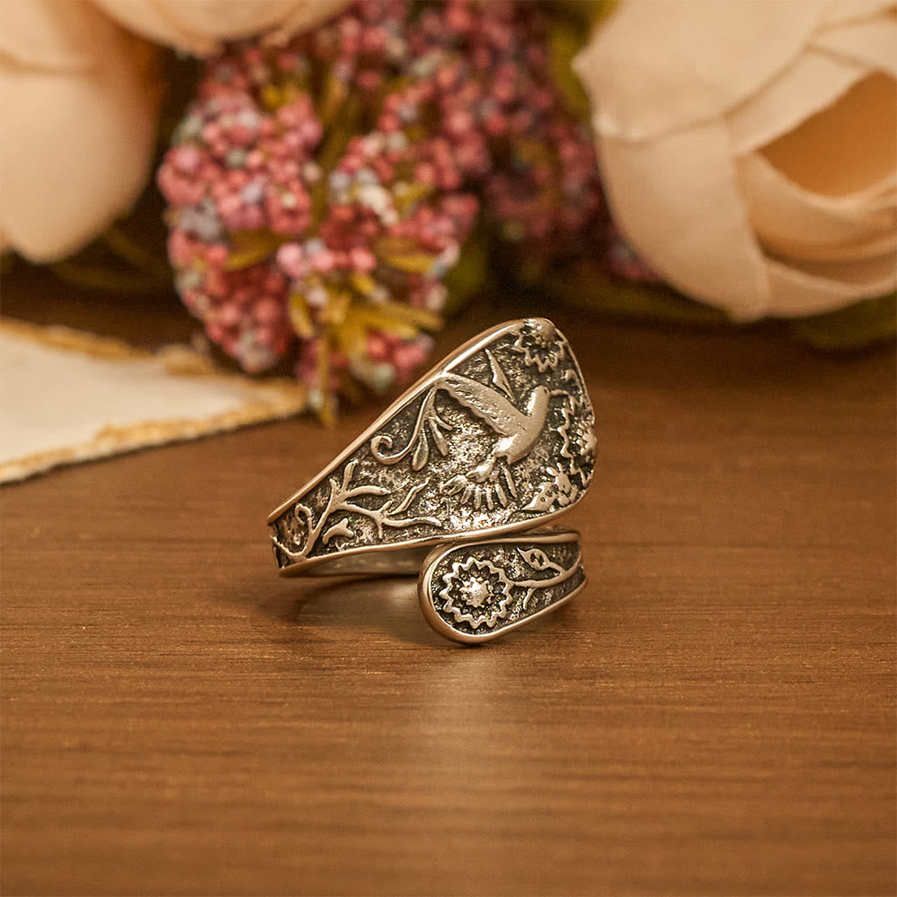 Anillo Envolvente Ajustable Colibrí del Espíritu Santo: Emblema de Gracia Divina y Gozo