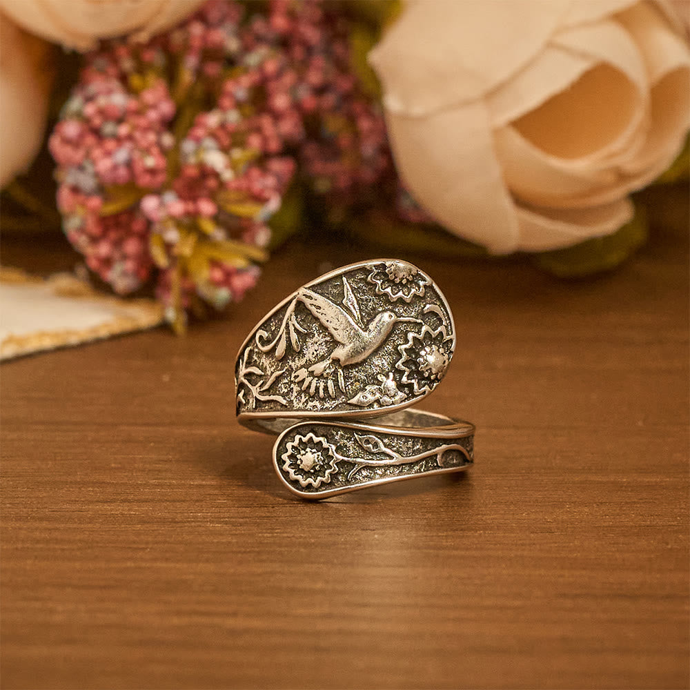 Anillo Envolvente Ajustable Colibrí del Espíritu Santo: Emblema de Gracia Divina y Gozo