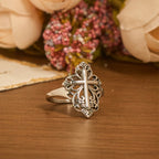Anillo Abierto de Cruz de Filigrana Patrimonial: Símbolo de Devoción Mariana y Cuidado Divino
