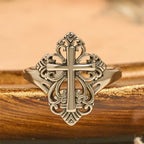 Anillo Abierto de Cruz de Filigrana Patrimonial: Símbolo de Devoción Mariana y Cuidado Divino