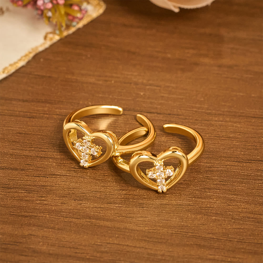 Anillo Abierto Elegante de Corazón y Cruz: Emblema de Fe Devota y Guía Celestial