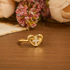 Anillo Abierto Elegante de Corazón y Cruz: Emblema de Fe Devota y Guía Celestial