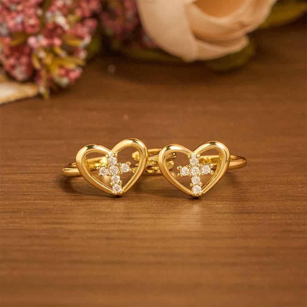 Anillo Abierto Elegante de Corazón y Cruz: Emblema de Fe Devota y Guía Celestial