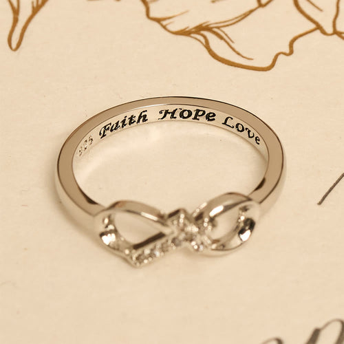 Anillo Abierto de Cruz Infinita con Grabado: Emblema de Fuerza Espiritual y Guía Divina