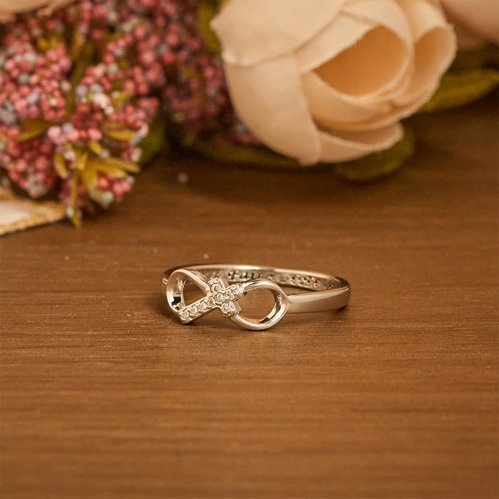 Anillo Abierto de Cruz Infinita con Grabado: Emblema de Fuerza Espiritual y Guía Divina