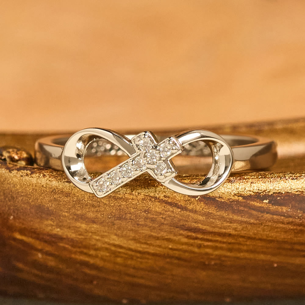 Anillo Abierto de Cruz Infinita con Grabado: Emblema de Fuerza Espiritual y Guía Divina