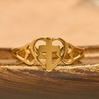 Anillo Ajustable Eterno de Corazón y Cruz: Regalo de Gracia e Intercesión Divina
