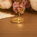 Anillo Ajustable Eterno de Corazón y Cruz: Regalo de Gracia e Intercesión Divina