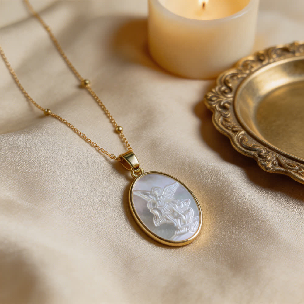 Collar de Santos con Perla Blanca Natural: Sagrado Corazón, Jesús, la Virgen y San Miguel