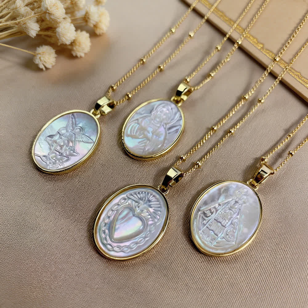 Collar de Santos con Perla Blanca Natural: Sagrado Corazón, Jesús, la Virgen y San Miguel