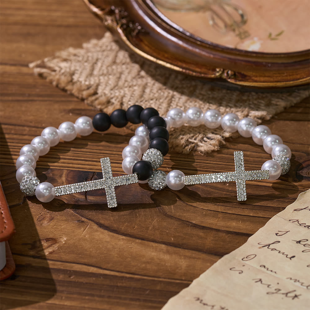 Set de 2 Pulseras de Cruz con Cuentas Blancas y Negras Mate: Pureza y Redención Divinas