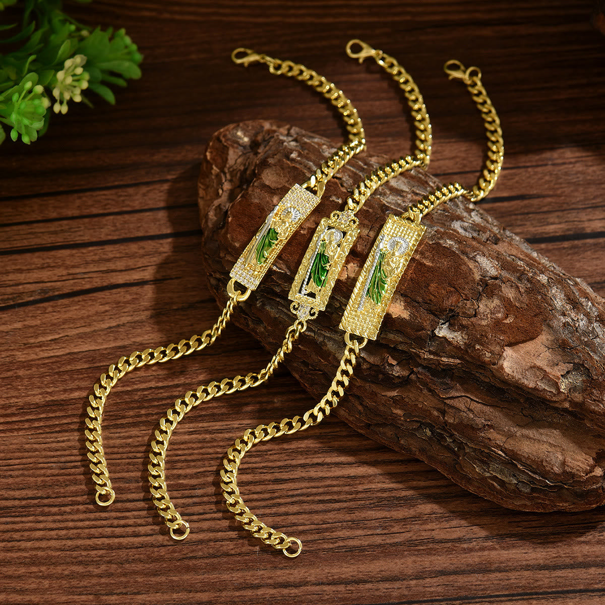 Colección de Pulseras de San Judas Bañadas en Cobre: Emblema de Esperanza y Gracia Milagrosa