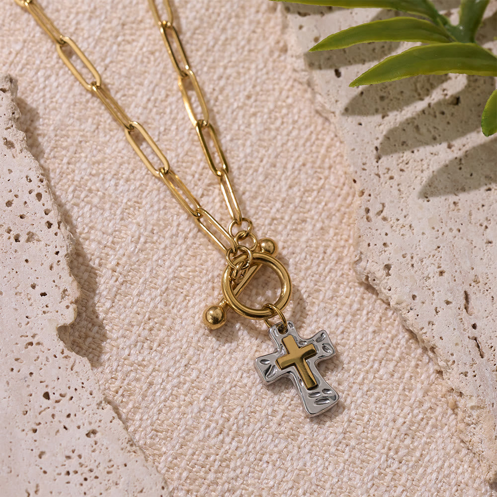 Cadena de Cruz Texturizada en Dos Tonos con Broche OT: Señal de Conexión Divina