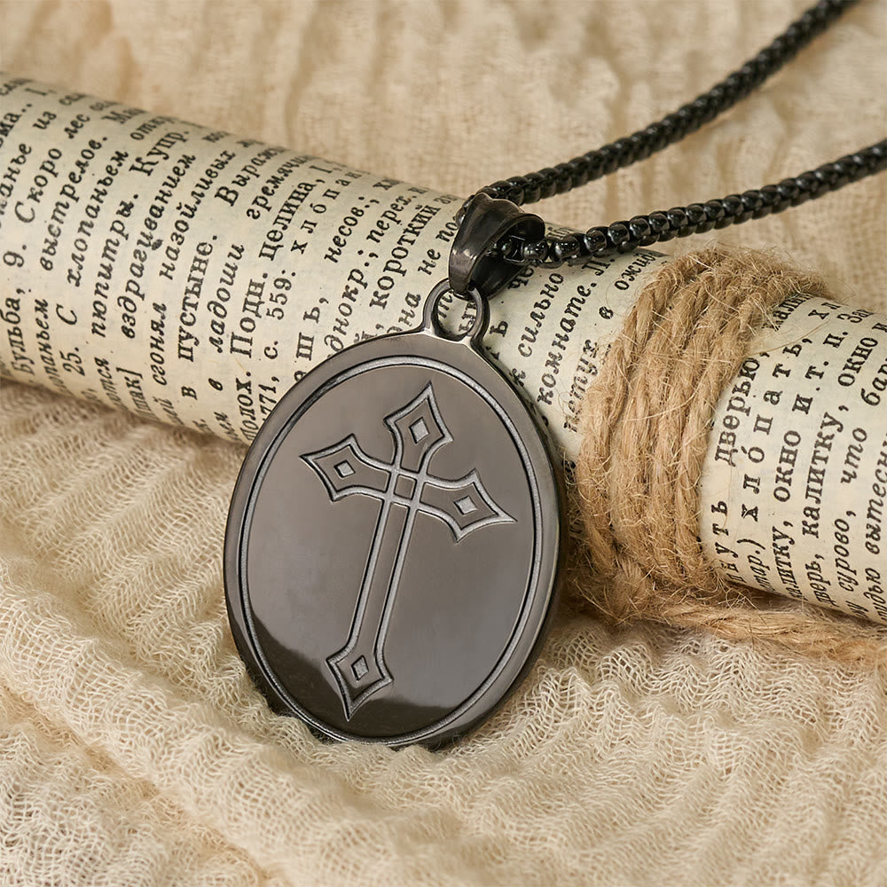 Collar con Medallón a Doble Cara del Sagrado Corazón y Cruz Tricolor: Emblema del Amor Divino
