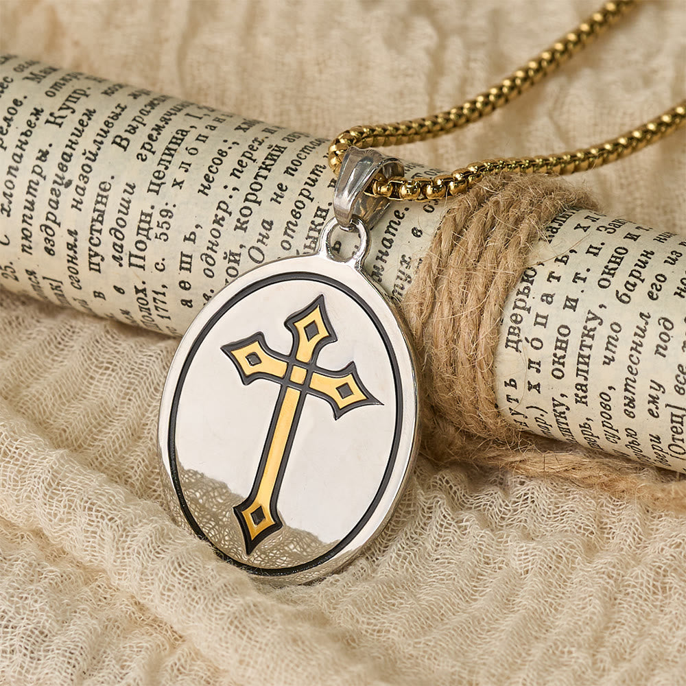 Collar con Medallón a Doble Cara del Sagrado Corazón y Cruz Tricolor: Emblema del Amor Divino