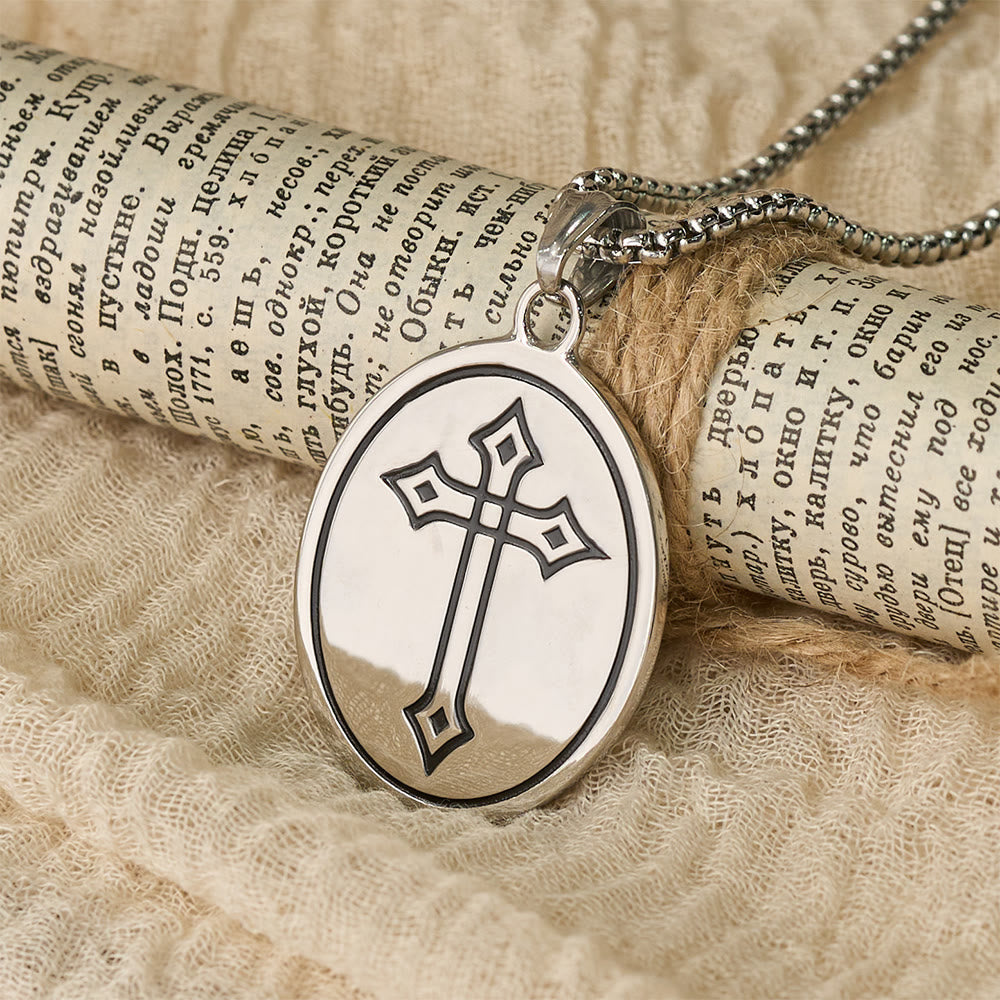 Collar con Medallón a Doble Cara del Sagrado Corazón y Cruz Tricolor: Emblema del Amor Divino