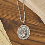 Collar con Medallón a Doble Cara del Sagrado Corazón y Cruz Tricolor: Emblema del Amor Divino