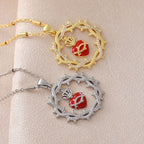 Collar Bicolor del Sagrado Corazón Coronado de Espinas: Emblema del Amor Divino