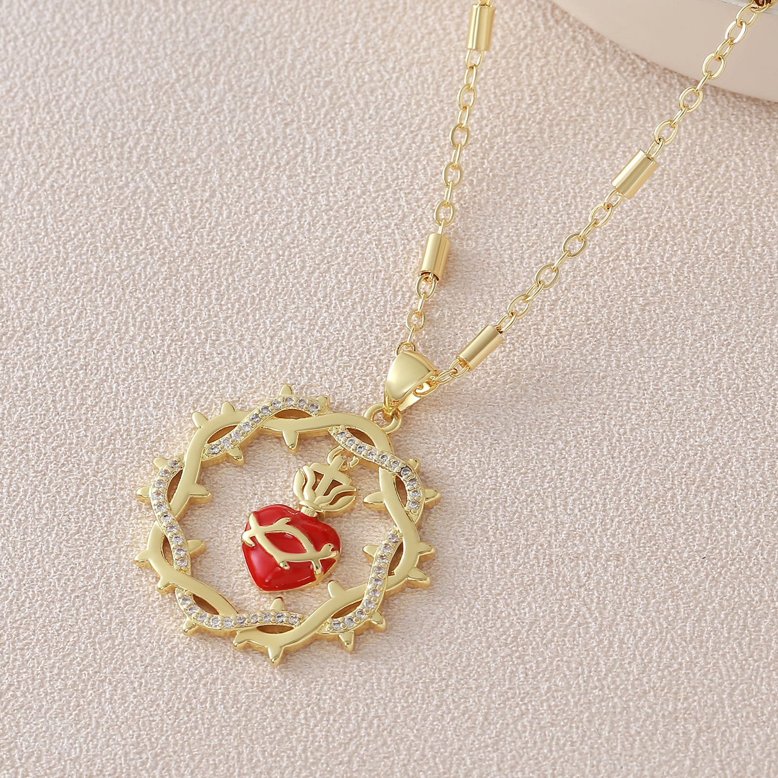 Collar Bicolor del Sagrado Corazón Coronado de Espinas: Emblema del Amor Divino