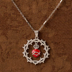 Collar Bicolor del Sagrado Corazón Coronado de Espinas: Emblema del Amor Divino