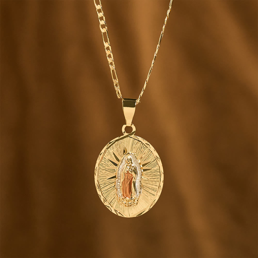 Collar con Medallón Ovalado Radiante de la Virgen María en Cuatro Estilos: Bendición Celestial